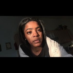 Meet your Posher, Emoni